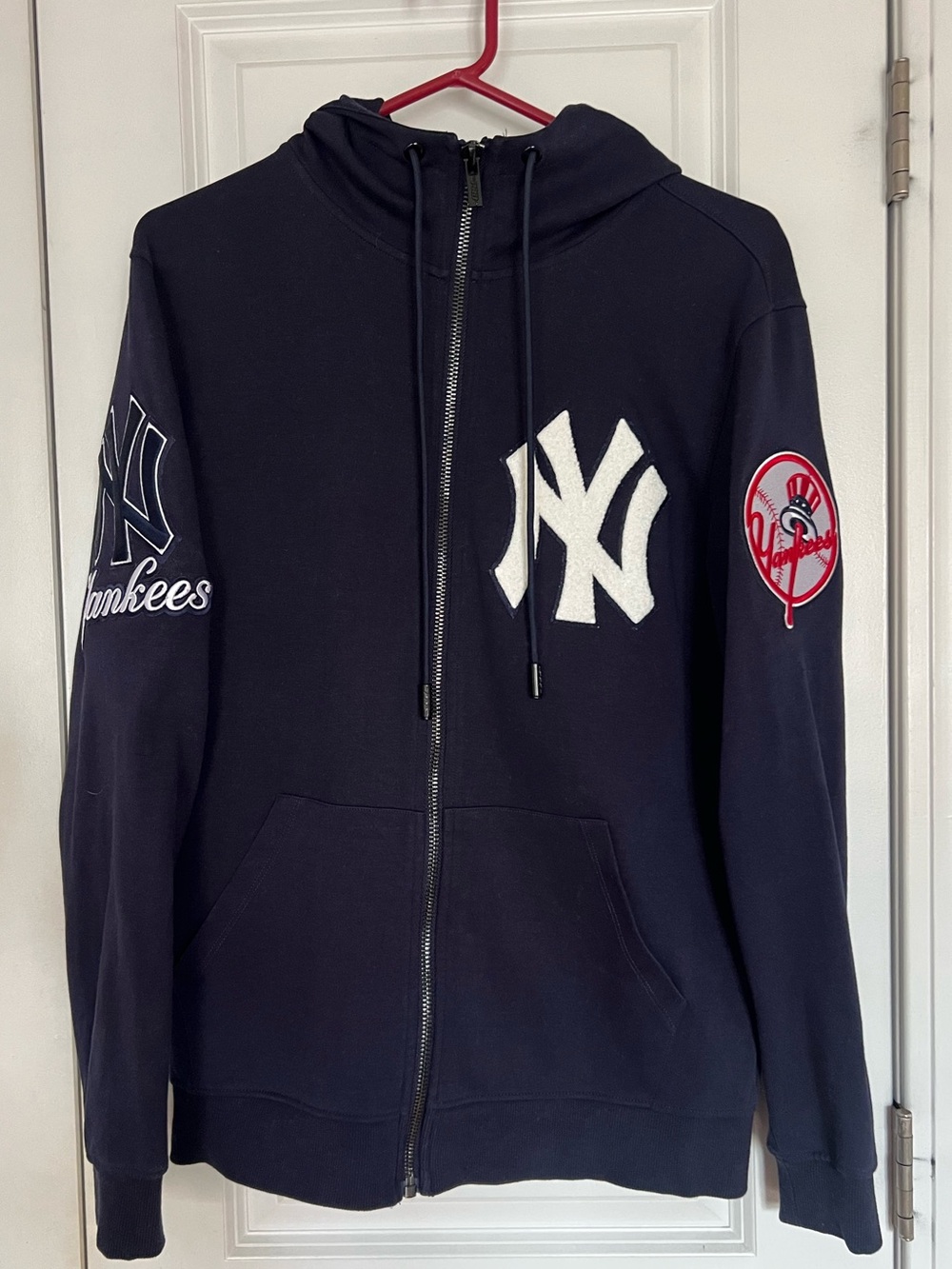 PRO STANDARD MLB YANKEES classic chenille men’s zip up hoodie- navy- size small